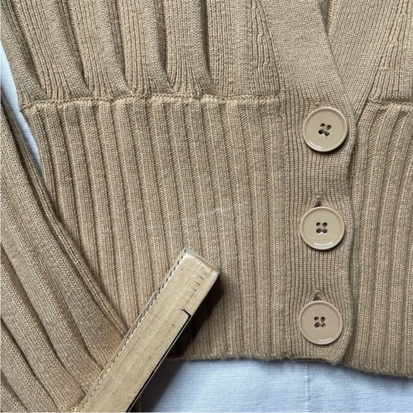 Aritzia Wilfred Brown Plunge Front Cardigan Size XS Button Merino Wool Cozy Warm - Picture 4 of 8